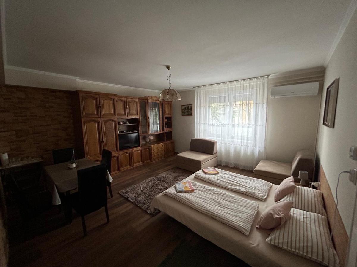 Renata Vendeghaz Otel Eğri Dış mekan fotoğraf