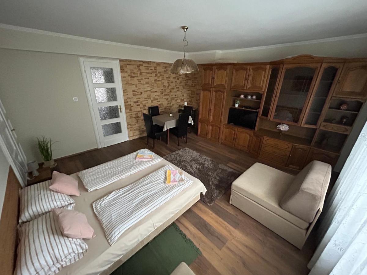 Renata Vendeghaz Otel Eğri Dış mekan fotoğraf